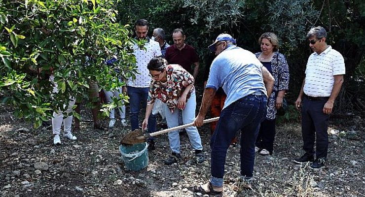 Antalya Büyükşehir çiftçinin toprağını analiz ediyor